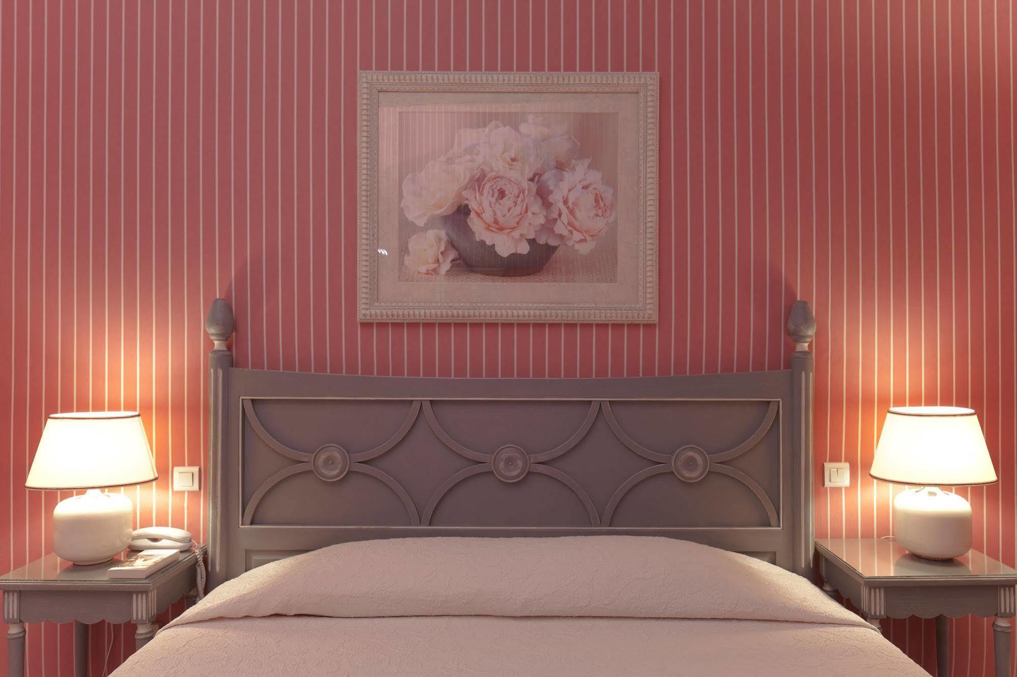 Hotel Beaubourg Paris Bagian luar foto